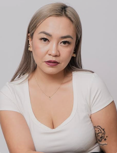 Anne Clutz beauty influencer Philippines with ash blonde hair