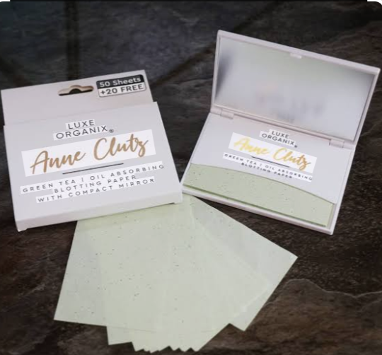 Oil-absorbing green tea blotting sheets with compact mirror and case.